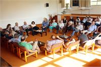 השר אריאל עם התושבים. צילום: ששון תירם