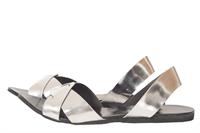 סנדל עור מטאליים, להשיג ברשת קמדן אנד שוז, צלם אושרי תורתי