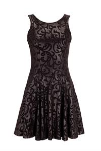 שמלה שחורה קטנה, 139 שח במקום 230 שח, להשיג ברשת חנויות האופנה מאיושה (שינקין 5, בוגרשוב 32 ודיזינגוף 150 תא), צלם דן מילר