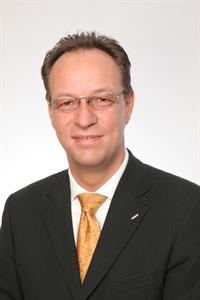האנס פלצרס, מנהל מכירות ראשי של מיצובישי אלקטריק-אירוזיה באירופה