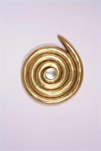 ספיראלה I ,2008, זהב ובדולח, 10\10 ס"מ. צילום: רן ארדה