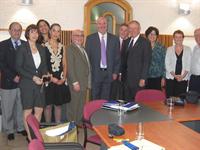 ד"ר צחי מילגרם (במרכז התמונה), סגן נשיא מכללת הדסה ירושלים, עם משלחת נציגי אוניברסיטת דרקסלר, פילדלפיה ארה"ב