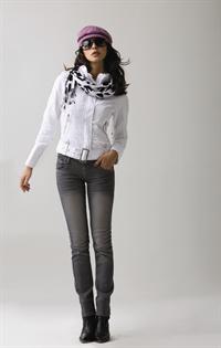 זק'ט 299.9 ש"ח, ג'ינס 239 ש"ח. צילום: צילום: יניב אדרי