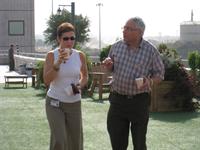 יחיאל גפנר ודליה רובינסון חוזרים מעמדת הקפה לצוותים שלהם