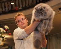 יו"ר המועדון ד"ר ויקטור זאלוב עם חתול פרסי