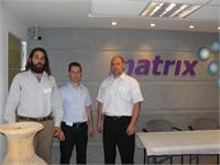 מימין: גל הורוביץ, מנכ"ל PNMsoft, רון ורדינון, מנהל פעילות PNMsoft בארץ ועדי לייבוביץ מנהל המוצר בחטיבת מוצרי התוכנה של מטריקס 
