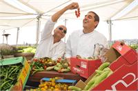 משמאל השף אילן גרוסי והשף רועי ענתבי. צילום אבי חיון
