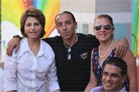 דליה איציק, בעלי הסניף פטריק אזולאי ואביבית ויצמן מנכ"ל השדרה השביעית. צילום: עוזי דגני