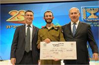 "אלוף" חידון התנ"ך למבוגרים - טוראי רפאל מיוחס. צילום: מוקי שוורץ