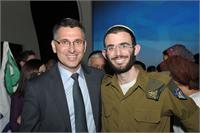 "אלוף" חידון התנ"ך למבוגרים - טוראי רפאל מיוחס. צילום: מוקי שוורץ