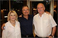 איש העסקים והנדל"ן אפרים פלינר עם עוד אפי שפיטלני מבעלי חברת גמלא-הראל ורוני פלינר. צילום: אסף לב