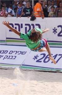 גקי עושה סאלטה. יח"צ