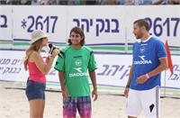 גקי והראל עם מגישת ערוץ הספורט. יח"צ