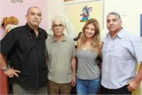 עדי הימלבלוי יחד עם מנכ"ל רשת "BODY SHOP" דני בר-און, מנכ"ל עמותת "ילדים בסיכוי" ירון בראון  ומנהל הפנימייה, גבי קונפינו.