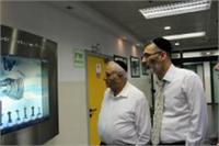 צביקה כהן ראש המועצה המקומית התעשייתית מגדל תפן ועמרם קלעג'י מנכ"ל משרד הפנים – באדיבות המועצה המקומית התעשייתית מגדל תפן