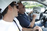 שעשועון רנו פלואנס לנהגי מוניות -הנהג עונה על השאלות צילום לם-וליץ סטודיו