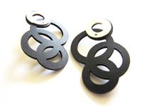 Madeo - Iskin - E7 Absrtraction earrings med black- 219 ש"ח, צילום: יחצ