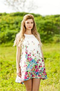 גאלה קוגן לרשת אופנת ההריון רמי-לי קיץ 2013 שמלה פרחונית 179.90 שח צילום ליאור נורדמ