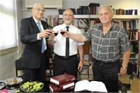 עו"ד ורו"ח יחזקאל פלומין, השופט שאול שוחט ועו"ד נחום פינברג בהשקת ספר "דיני ירושה ועיזבון במשרדי הוצאת סדן