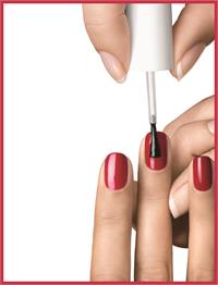 ESSIE-EU POSTER A-SALON. צילום יח"צ חול.