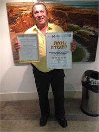 בתמונה: יקי סעדה, מנהל קרית חינוך גבעת וושינגטון