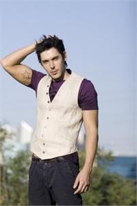 רז זלצרמן הפרזנטור החדש של נעלי סקופ לגבר צילום יחצ