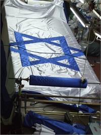 מפעלי מרום אפ גי פי תופרים דגלי ישראל בכל הגדלים לכבוד יום העצמאות - צילום לני מרום