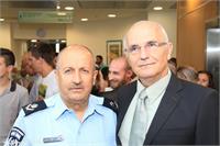 נשיא המכללה פרופ' אריה מהרשק עם ניצב גמאל חכרוש  קרדיט: אבי הירשפלד
