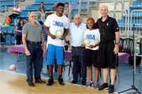 ראש המועצה עם השחקנים ומאמן NBA 