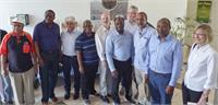 משלחת שגרירי האו"ם יחד עם ראש מכון וולקני, פרופ' אלי פיינרמן 