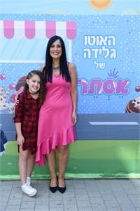 אתי (אסתר) קסטרו עם הבת נועה. צילום: אלעד גוטמן