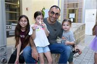 ישראל קטורזה עם הילדים  עדן בת ה13 אדל בת 6 ועידו בן ה 3. צילום: אלעד גוטמן