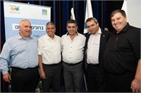 באירוע ההשקה באופקים, מימין לשמאל: דניאל עטר, יו"ר קק"ל; ח"כ זאב אלקין, השר להגנת הסביבה; ח"כ ירון מזוז, סגן השר להגנת הסביבה; איציק דנינו, ראש עריית 