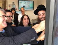 קביעת מזוזה מרפאת נוף מדבר