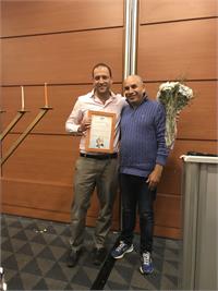 תמיר דיין, מנכ"ל Expo Tel Aviv ויעקב אבי רוימי, מנהל בי"ס מרכז חינוך אורט ישראל בית שאן צילום: יח"צ