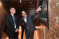 שר התיירות לוין חונך את מרכז המבקרים ומקבל הסבר 