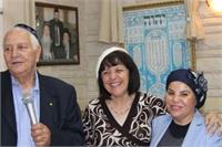 נשיא הפדרציה של יהדות מרוקו סם בן שטרית עם ד"ר עליזה בלוך, ראשת העיר בית שמש והרבנית ברוריה זבולוני אפרגן באירוע לציון 60 שנה לעלייה ממרוקו בבית שמש  