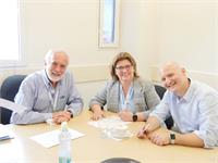 משמאל לימין: בני לנדא – יו"ר לנדא דיגיטל פרינטינג, שריל קהאנק - מנכ"לית קבוצת קוואנטום,  ישי אמיר – מנכ"ל לנדא דיגיטל פרינטינג