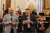 ברוך ברלינר מימין נחום סלוצקר משמאל בבית הכנסת הקוראלי בנסט פטרסבורג 2019