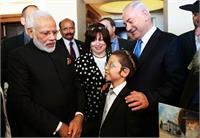 תמונה ממפגש של מוישי עם ראש ממשלת ישראל וראש ממשלת הודו.