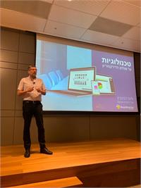 רבינוביץ בהרצאתו