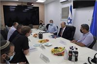 תמונה של רה"מ בנט עם ראשי הרשויות בשדרות. צילום: קובי גדעון (לע"מ)