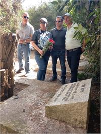 ראשי המועצה ונציגת הקיבוץ-צילום: דוברות נחל שורק 