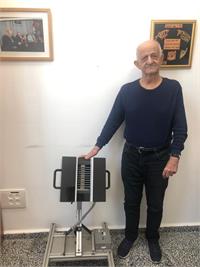 ד"ר אבי שושני מציג את מכשיר הבריינפולנס לטיפול בדיכאון מז'ורי