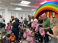 חלוקת תיקים לילדי בתי הספר בטבריה בסיוע עמותת מחסה הארץ המובטחת  