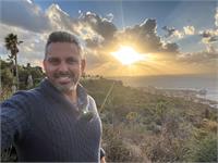 מנהל עמותת נאמני הגליל, חיים מלספין , מפיץ את האור בחג החנוכה 