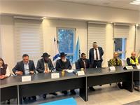 מנכ"ל המשרד יהודה אבידן מברך את הרב הנבחר 