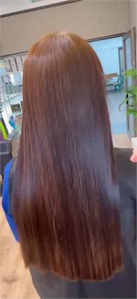 החלקת שיער משקמת מספרת סאונט דמלאו