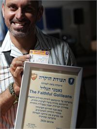 חיים מלספין היזם מקבל תעודה 